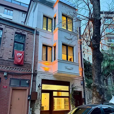 Apartment Simple In Kiziltoprak With Transportation,near Bagdat Street